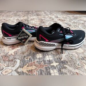 Brooks Adrenaline GTS 23 GTX - Brand New, Never Worn Women’s Size 7
